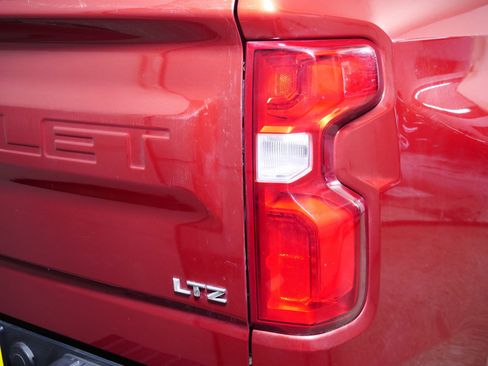 Used 2019 Chevrolet Silverado 1500 LTZ w/ LTZ Plus Package AWD/4WD image 17