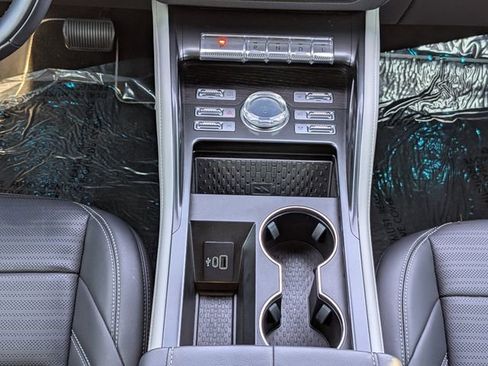 Certified 2024 Lincoln Nautilus Reserve image 17