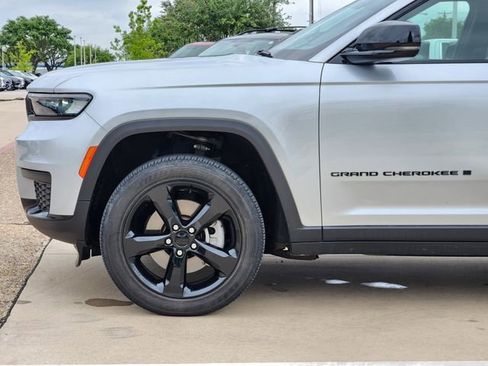 Used 2024 Jeep Grand Cherokee L Laredo image 6