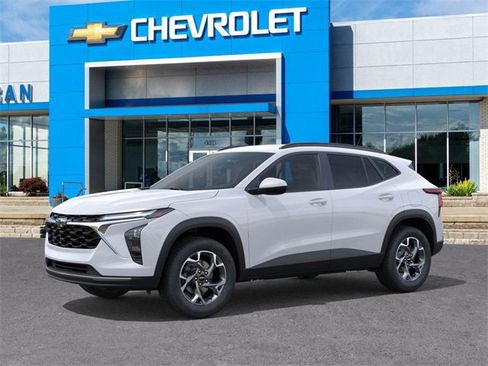 New 2026 Chevrolet Trax LT image 2