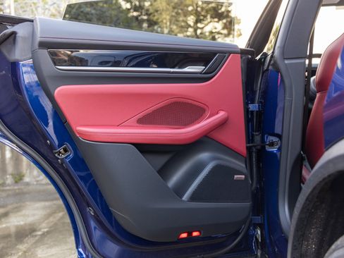 Certified 2024 Porsche Macan 4 Electric image 38