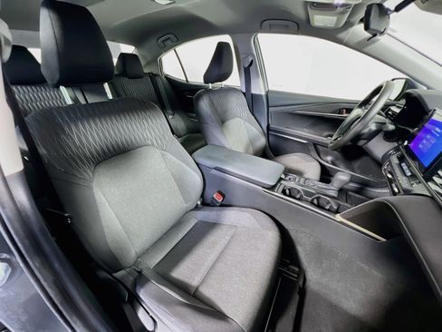 Used 2025 Toyota Camry LE FWD image 28
