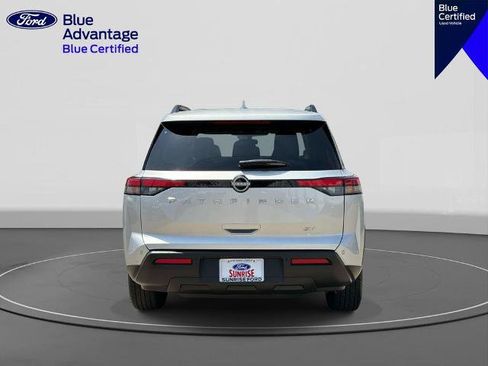 Used 2024 Nissan Pathfinder SV FWD image 6