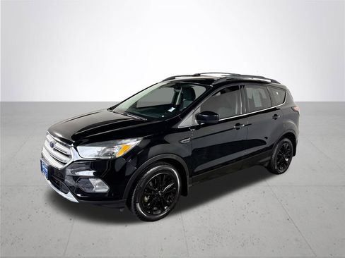 Used 2017 Ford Escape SE image 2
