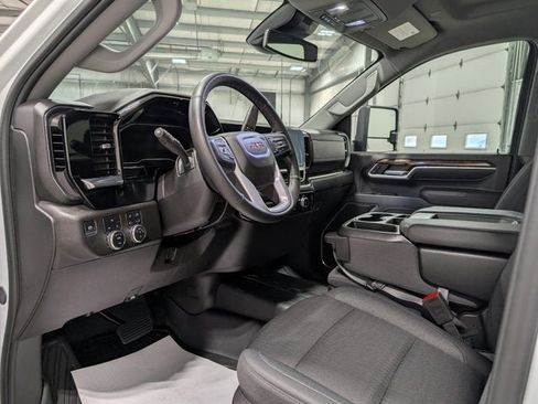 Used 2025 GMC Sierra 2500 SLE w/ SLE Value Package; image 18