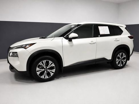 Certified 2021 Nissan Rogue SV w/ Premium Package AWD/4WD image 2