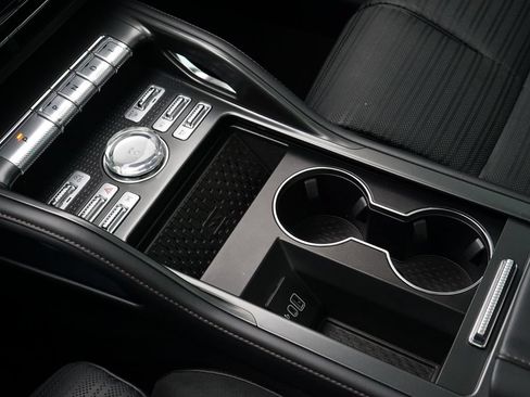 Certified 2025 Lincoln Nautilus Reserve AWD/4WD image 17