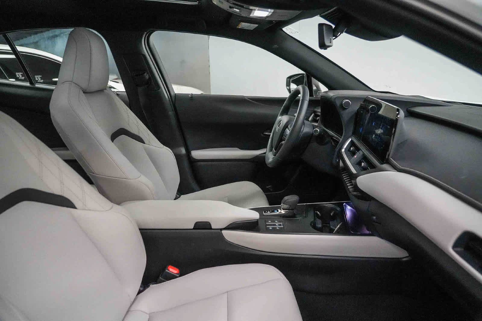 Used 2026 Lexus UX 300h AWD w/ Accessory Package (Z2) image 17