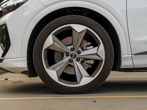 Certified 2025 Audi Q4 e-tron Premium Plus w/ Premium Plus AWD/4WD image 29