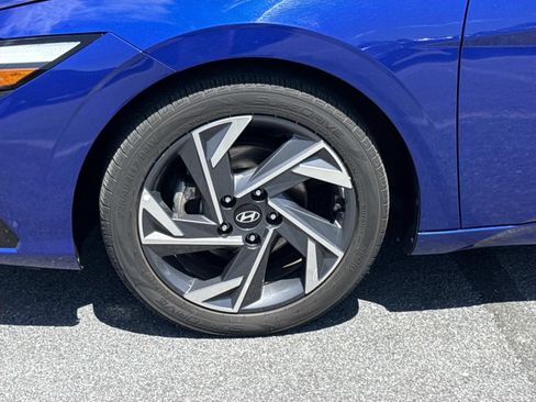 Used 2024 Hyundai Elantra Limited FWD image 7