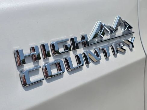 Used 2024 Chevrolet Tahoe High Country w/ Advanced Technology Package AWD/4WD image 9