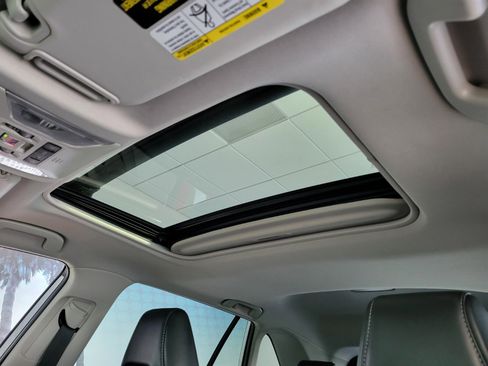 Used 2022 Toyota RAV4 XLE Premium image 12