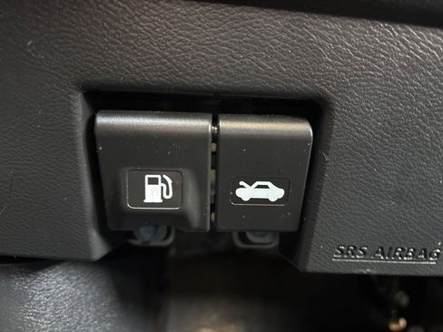 Used 2019 Nissan Kicks SV image 34