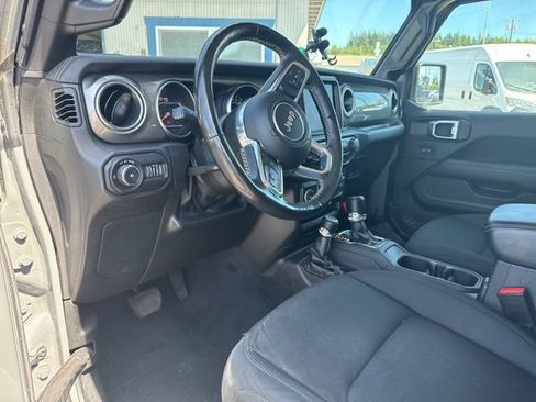 Used 2022 Jeep Wrangler Unlimited Sahara w/ Cold Weather Group AWD/4WD image 20