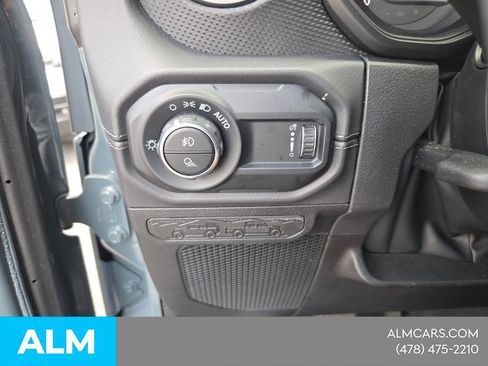 Used 2025 Jeep Gladiator Rubicon w/ Convenience Group AWD/4WD image 25