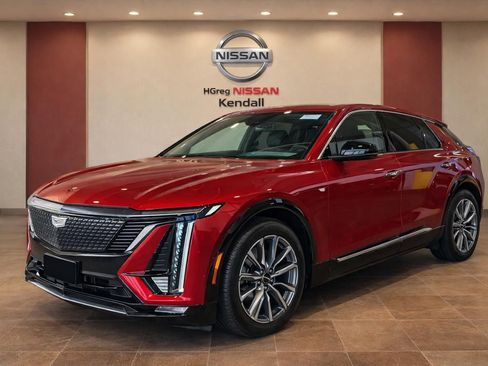 Used 2024 Cadillac Lyriq Sport RWD image 3