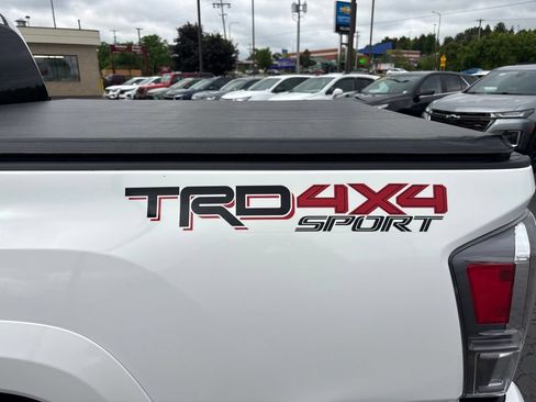 Used 2023 Toyota Tacoma TRD Sport AWD/4WD image 3