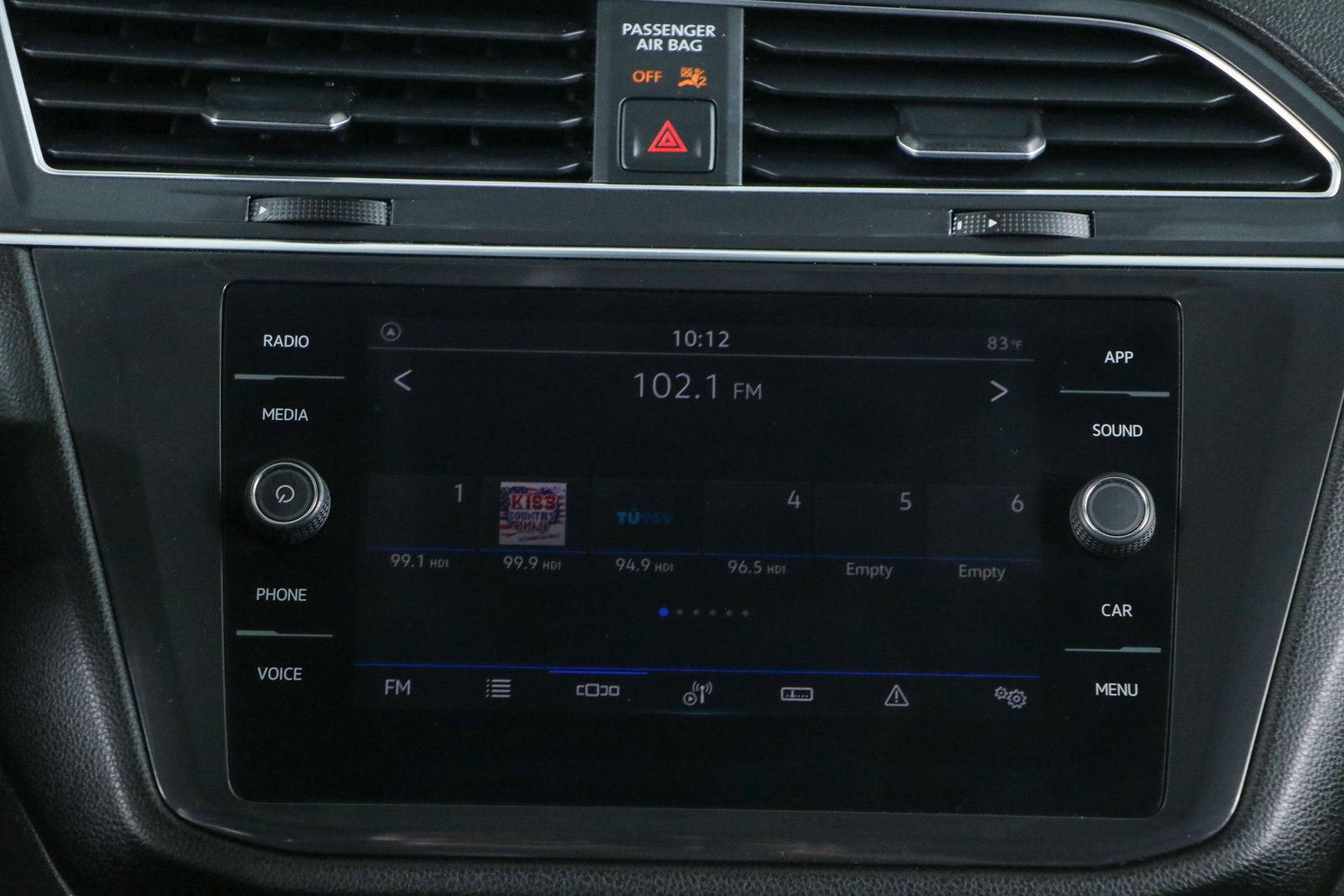 Used 2023 Volkswagen Tiguan SE w/ Panoramic Sunroof Package FWD image 19