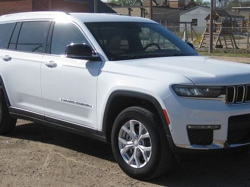 Used 2023 Jeep Grand Cherokee L Limited w/ Luxury Tech Group II AWD/4WD image 7