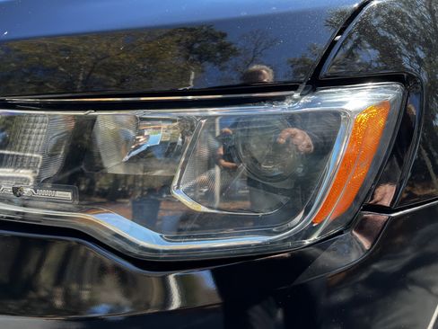 Used 2019 Jeep Grand Cherokee Laredo image 12