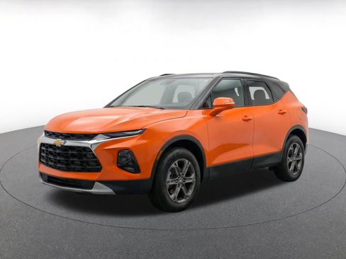 Used 2026 Chevrolet Blazer LT FWD image 3