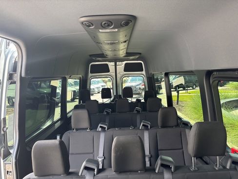 Used 2025 Mercedes-Benz Sprinter 2500 image 21