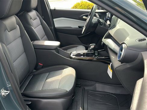 New 2025 Chevrolet Trax LT w/ LT Convenience Package image 29