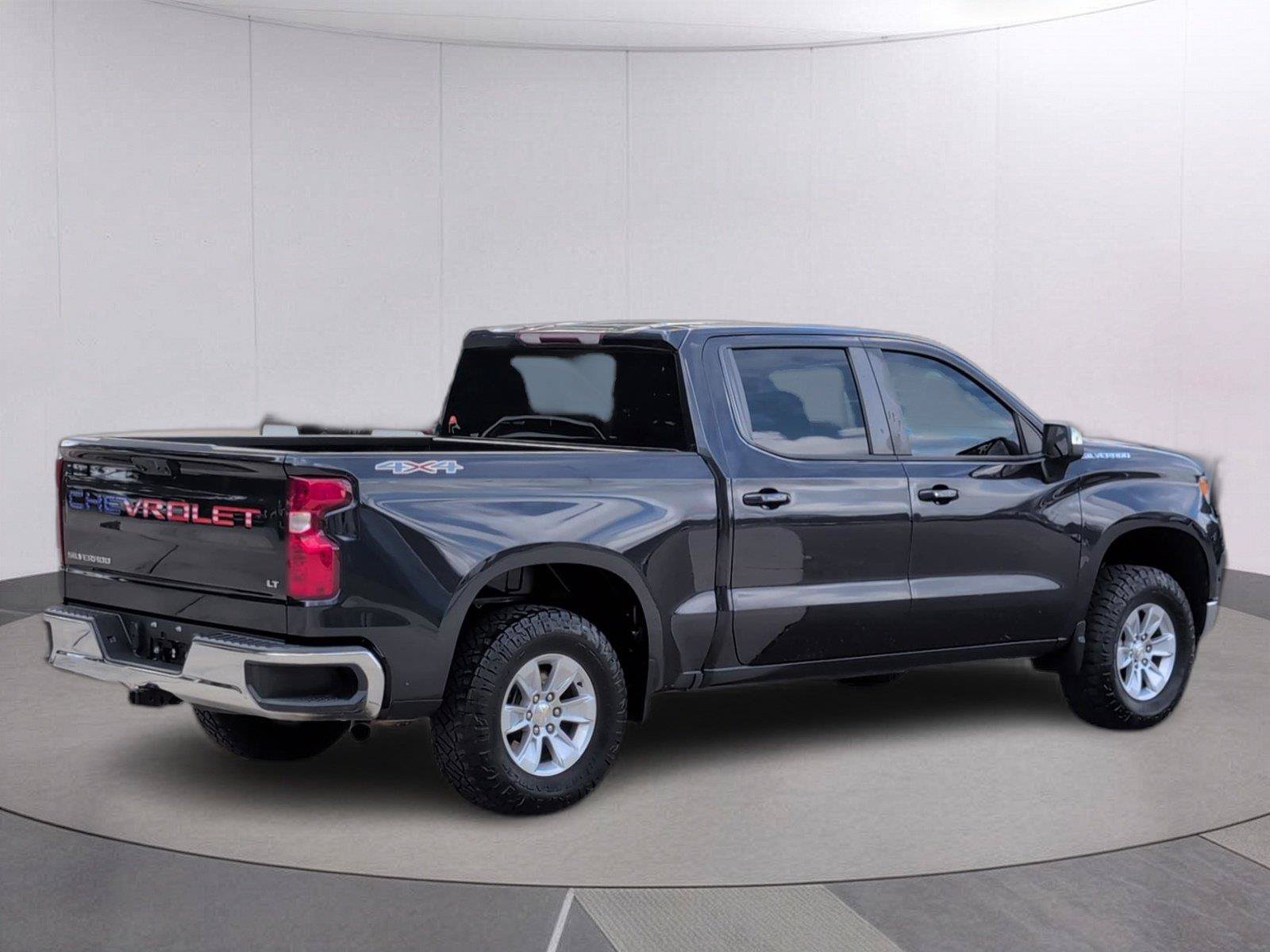 Used 2023 Chevrolet Silverado 1500 LT AWD/4WD image 6