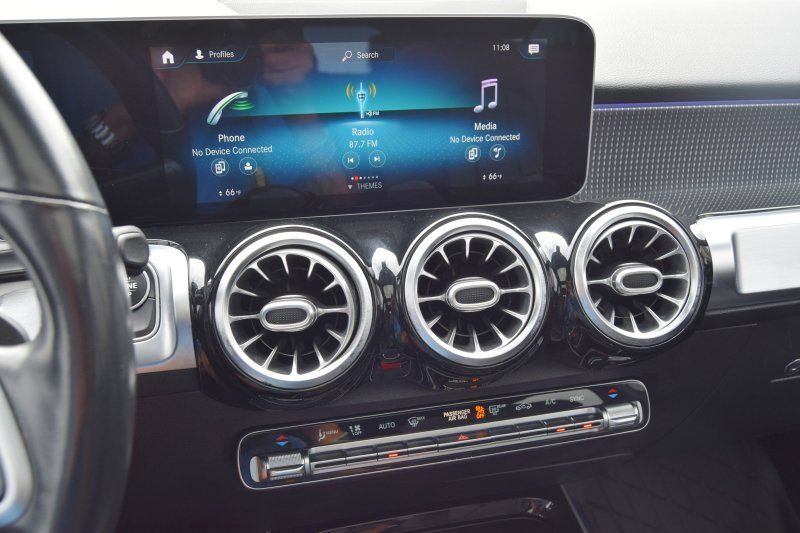 Used 2021 Mercedes-Benz GLB 250 4MATIC w/ Premium Package image 25