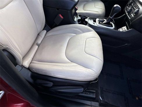 Used 2017 Jeep Cherokee Limited image 10