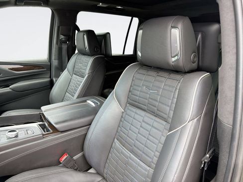 Used 2023 Cadillac Escalade ESV Sport Platinum w/ LPO, ONYX Package AWD/4WD image 24