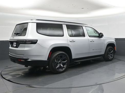 Used 2026 Jeep Grand Wagoneer Limited AWD/4WD image 4