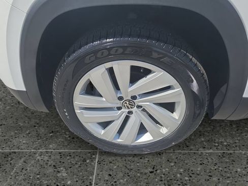 Used 2022 Volkswagen Atlas Cross Sport SE w/ Panoramic Sunroof Package FWD image 16