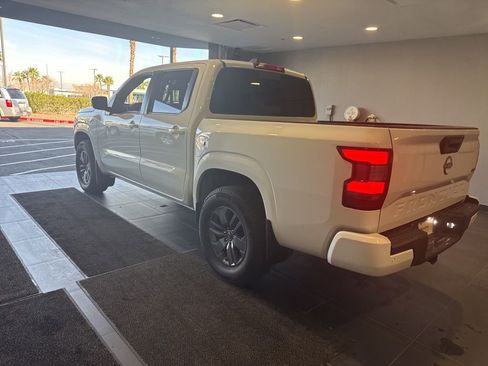 Used 2025 Nissan Frontier SV w/ SV Convenience Package image 11