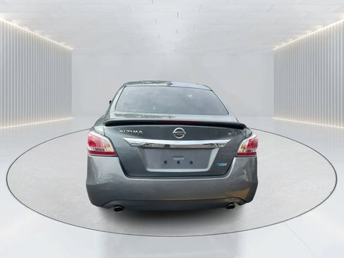 Used 2014 Nissan Altima 2.5 S w/ Sport Value Package FWD image 5
