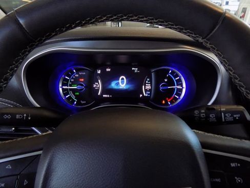 Used 2022 Chrysler Pacifica Touring-L image 14