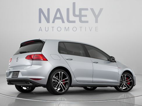 Used 2017 Volkswagen Golf 4-Door FWD image 5