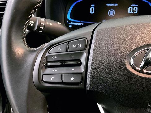 Used 2024 Hyundai Venue SEL image 17