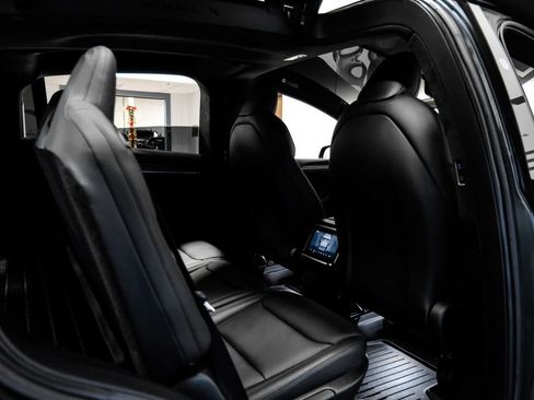 Used 2022 Tesla Model X image 31