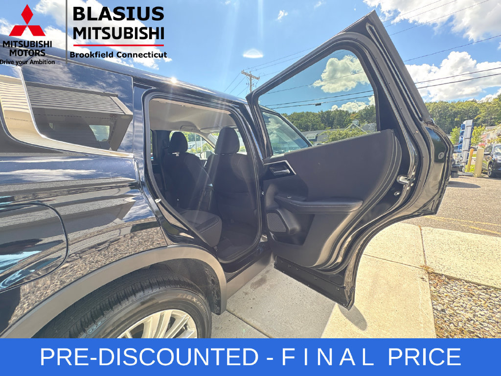 Used 2025 Mitsubishi Outlander ES AWD/4WD image 40