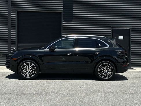 Certified 2025 Porsche Cayenne AWD/4WD image 2