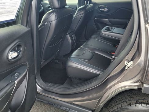 Used 2019 Jeep Cherokee Latitude Plus w/ Cold Weather Group image 25