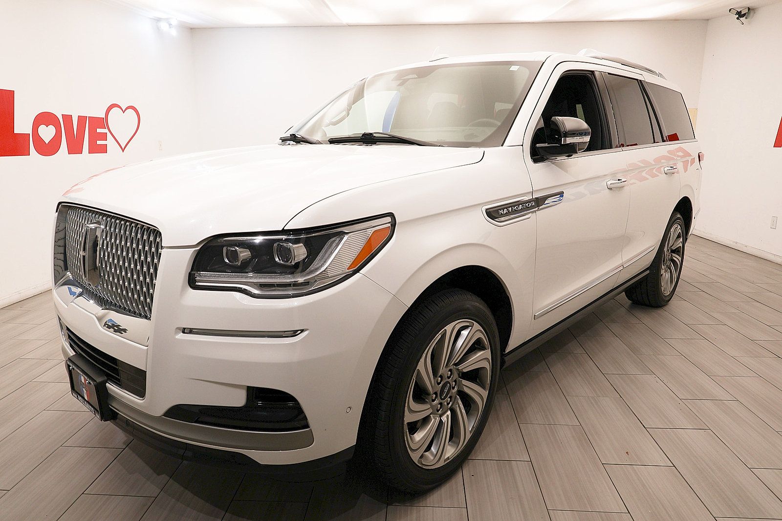 Used 2023 Lincoln Navigator Reserve AWD/4WD image 1