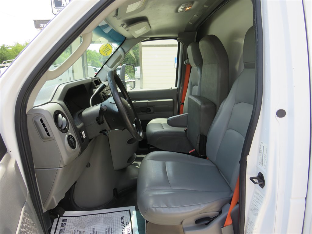 Used 2017 Ford E-350 and Econoline 350 Super Duty RWD image 4