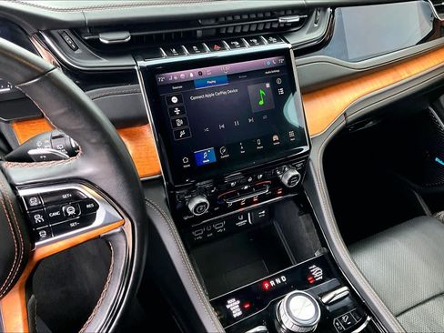 Used 2022 Jeep Grand Cherokee Summit image 7