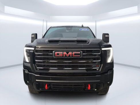 Used 2025 GMC Sierra 2500 AT4 image 8