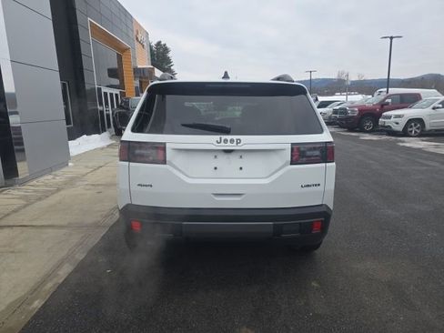 New 2026 Jeep Cherokee Laredo image 5