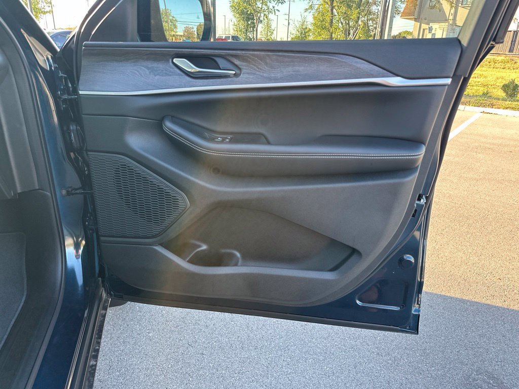 New 2027 Jeep Grand Cherokee Limited w/ Technology Group II RWD image 19