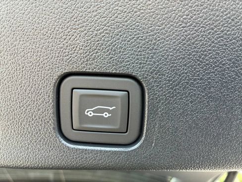 New 2026 Chevrolet Traverse LT w/ Sun and Wheel Package AWD/4WD image 37