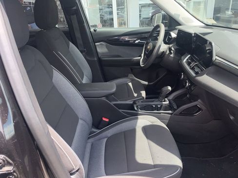 Used 2025 Chevrolet TrailBlazer LT FWD image 14